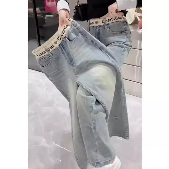 Jean slim élastique à jambe droite pour femme