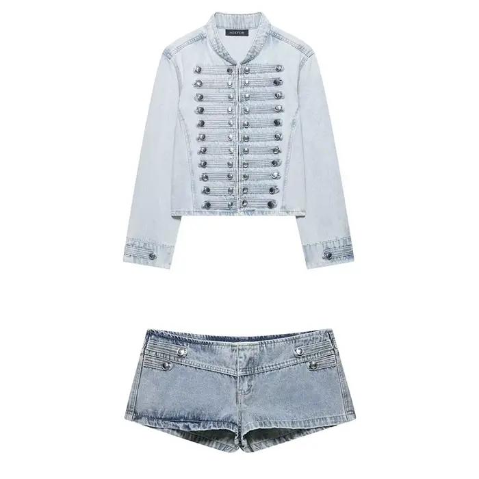 Ensemble short taille basse et veste en jean ajustée